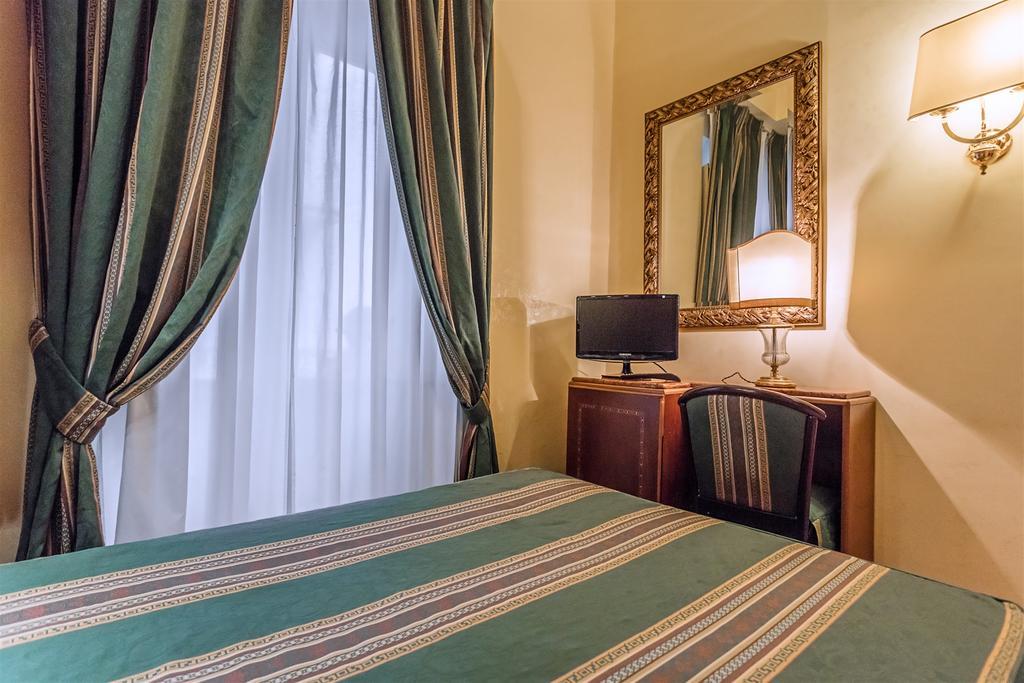 Hotell Raeli Luce 4*
