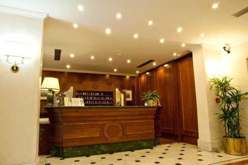 Raeli Luce Hotell