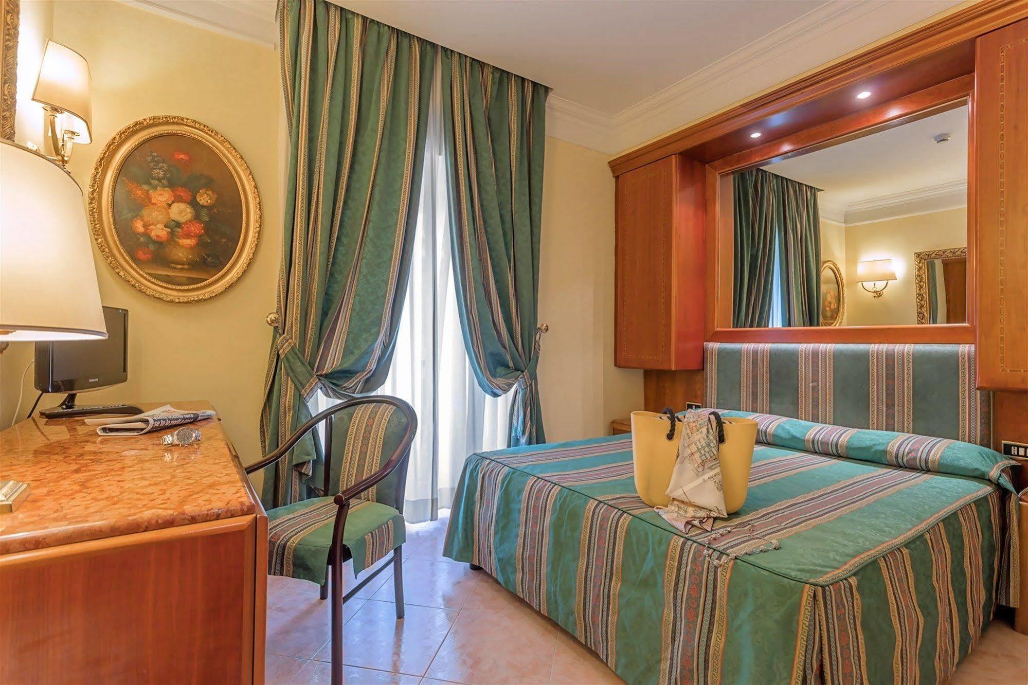 Raeli Luce Hotell 4*